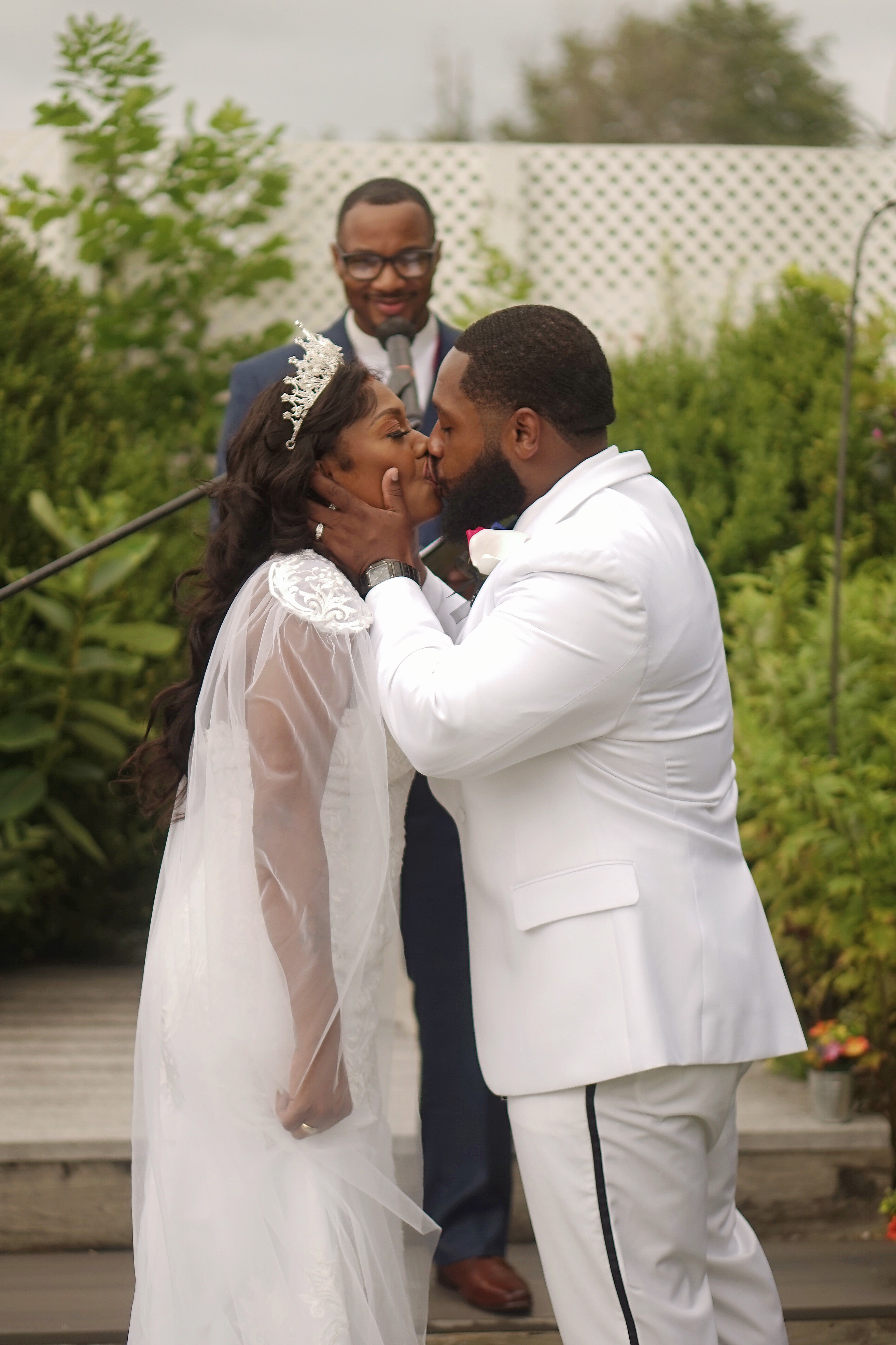 The Newkirks sharing their first kiss as a married couple